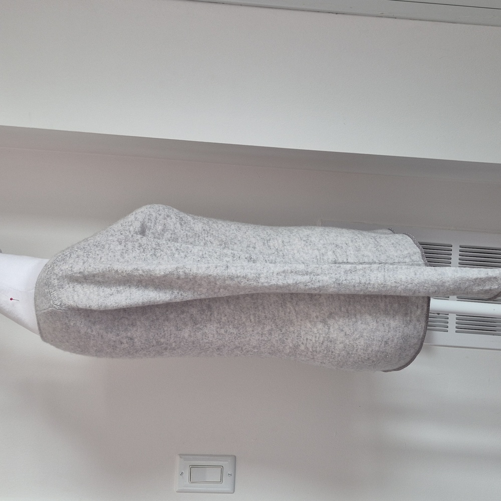 Mantovani Studio Grey Cashmere Sweater Size Small - Picture 4 of 9